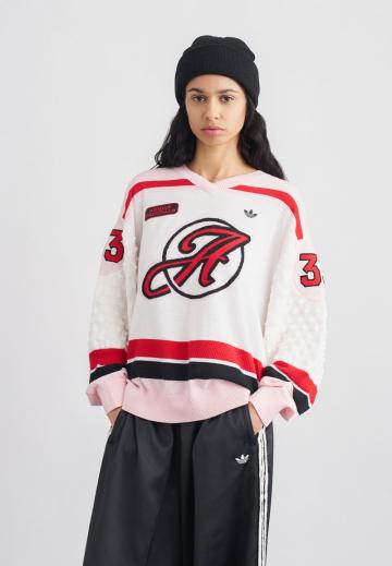 Пуловер с вырезом V