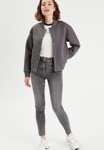 Узкие джинсы