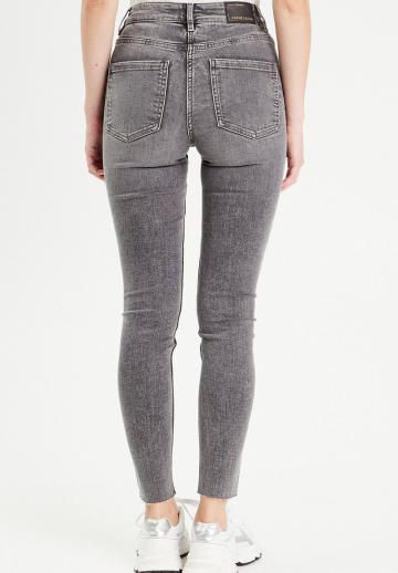 Узкие джинсы
