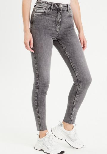 Узкие джинсы