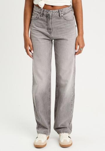 Прямые джинсы