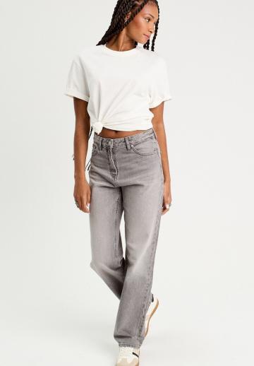 Прямые джинсы