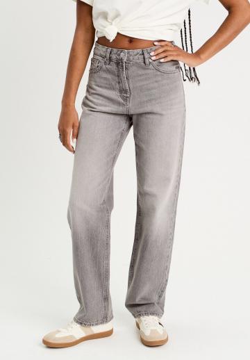 Прямые джинсы