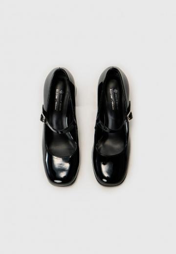 Туфли с высоким носом