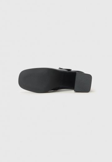 Туфли с высоким носом