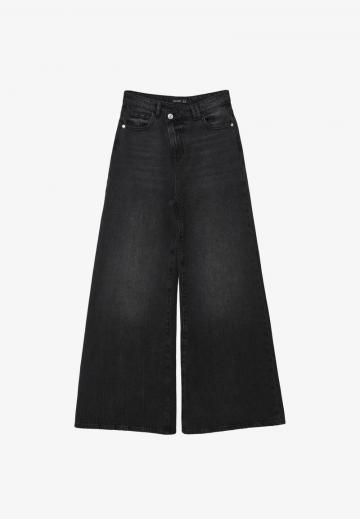 Клешеные джинсы