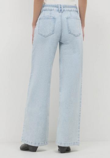 Клешеные джинсы