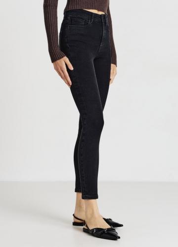 Короткие джинсы