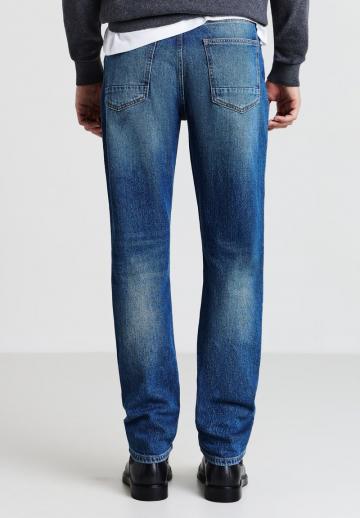 Узкие джинсы