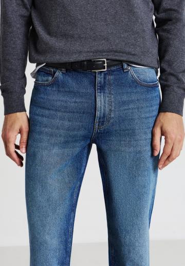 Узкие джинсы