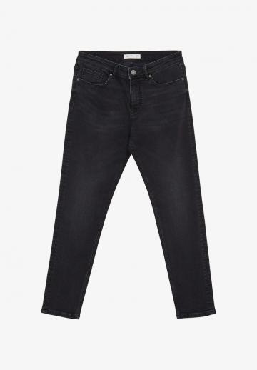 Узкие джинсы