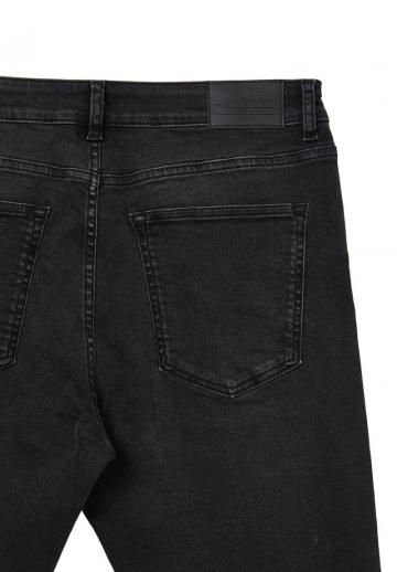 Узкие джинсы