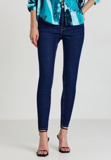 Узкие джинсы