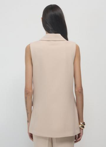 Длинный жилет