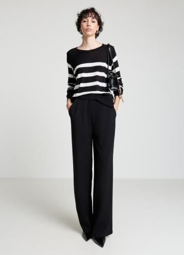 Пуловер в полоску