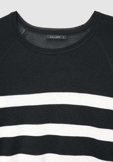 Пуловер в полоску