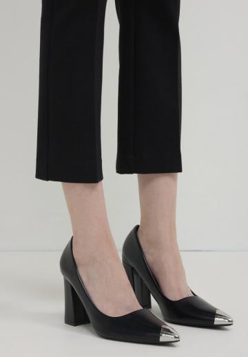 Туфли с высоким носом