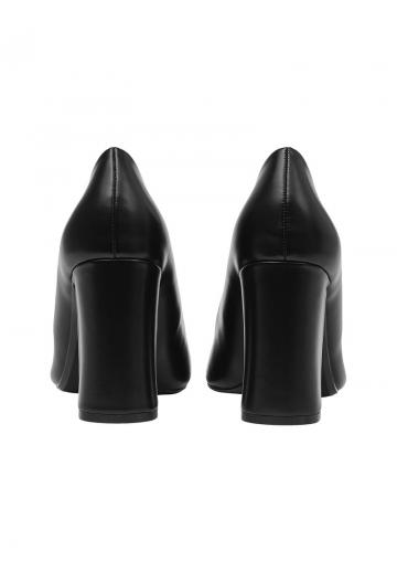 Туфли с высоким носом