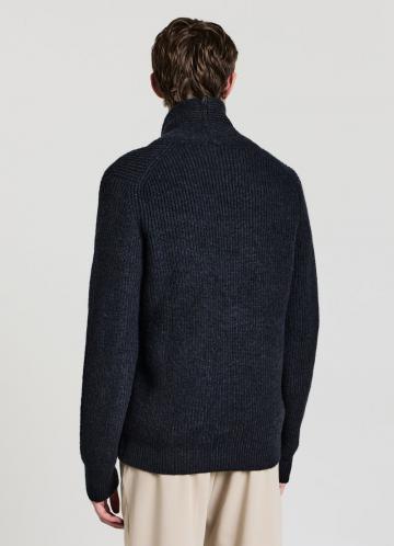 Вязаная кофта