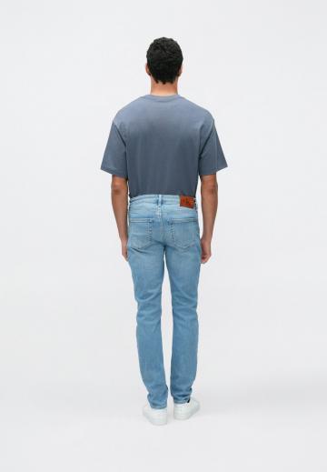 Узкие джинсы