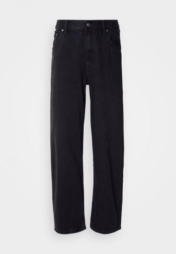 Свободные джинсы