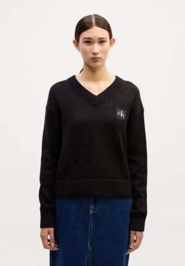 Пуловер с вырезом V