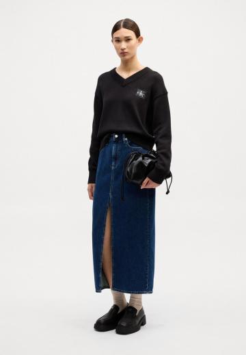 Пуловер с вырезом V