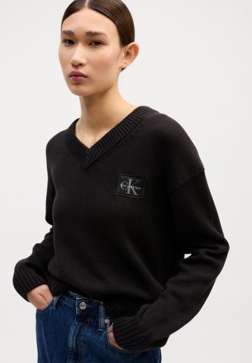 Пуловер с вырезом V