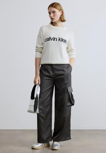 Брюки с накладными карманами