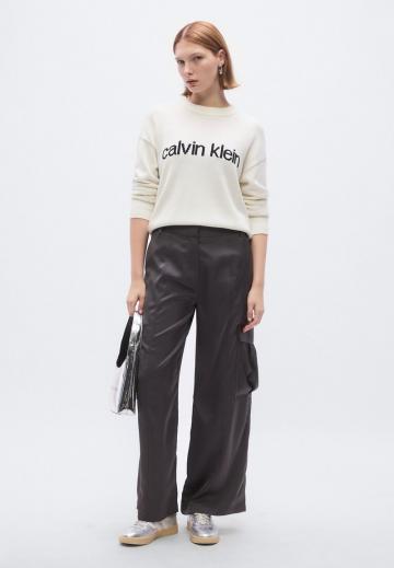 Брюки с накладными карманами