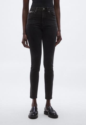 Узкие джинсы