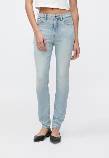 Узкие джинсы
