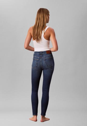 Узкие джинсы