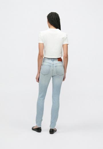 Узкие джинсы