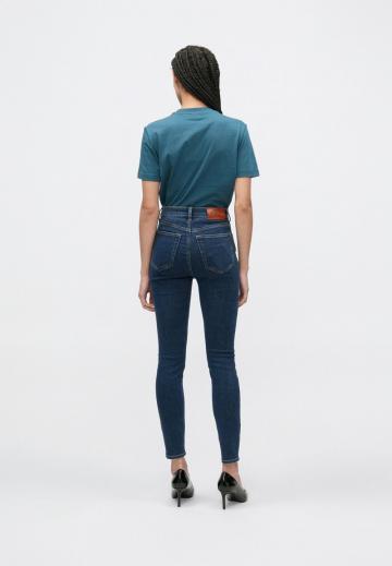 Узкие джинсы