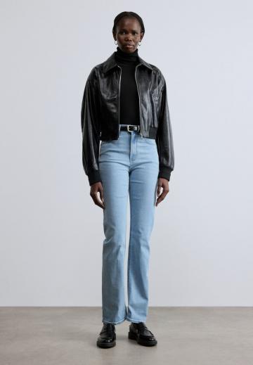 Прямые джинсы