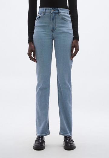 Прямые джинсы