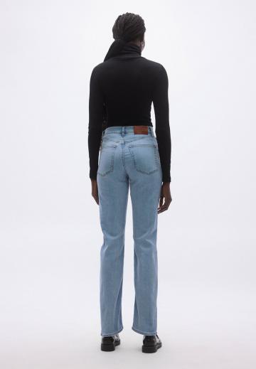 Прямые джинсы