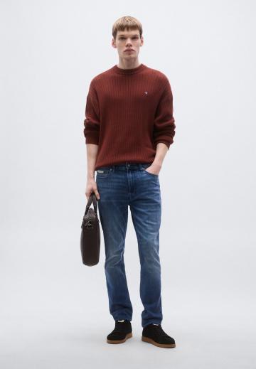 Узкие джинсы