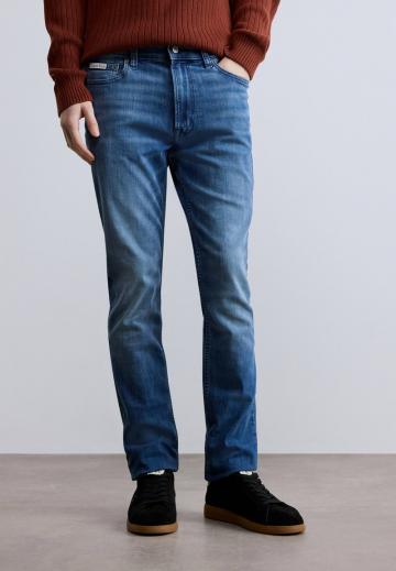 Узкие джинсы