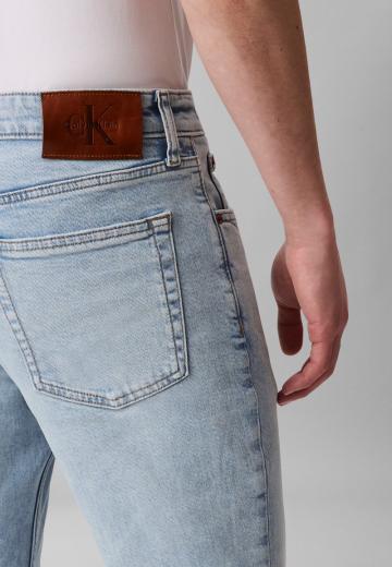 Узкие джинсы