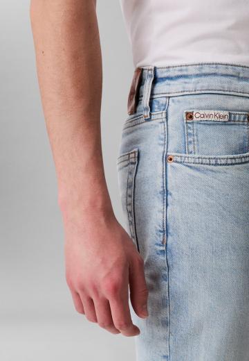 Узкие джинсы