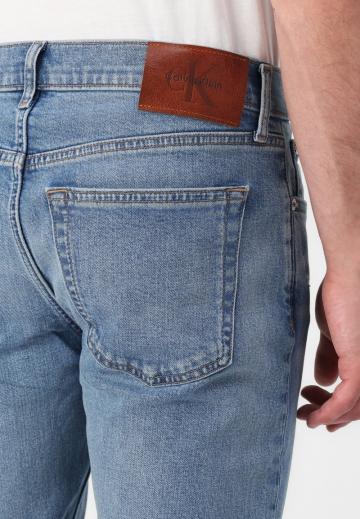 Узкие джинсы