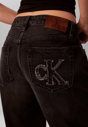 Прямые джинсы