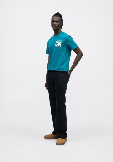 Прямые джинсы