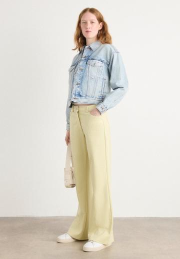 Джинсовая куртка