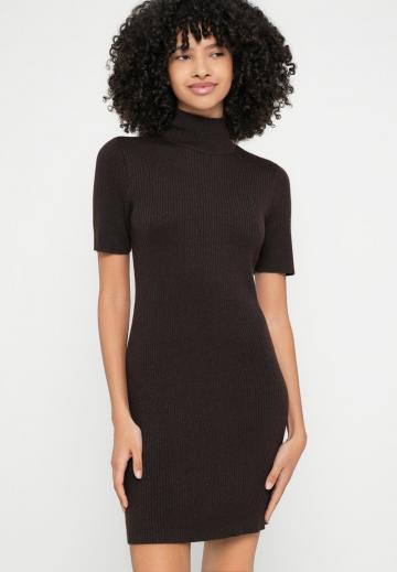 Вязаное платье