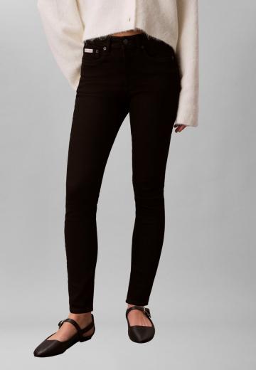 Узкие джинсы