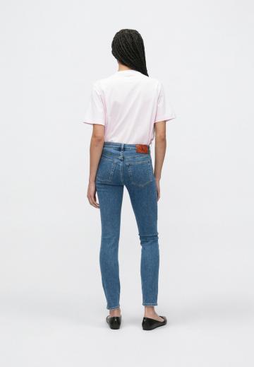 Узкие джинсы