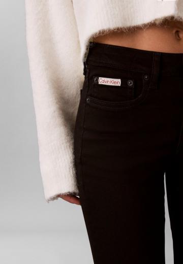 Узкие джинсы